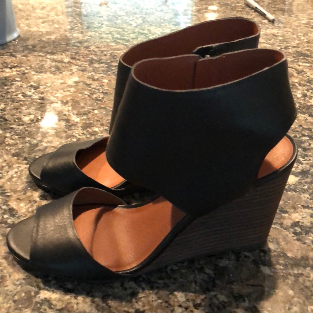Lucky wedges